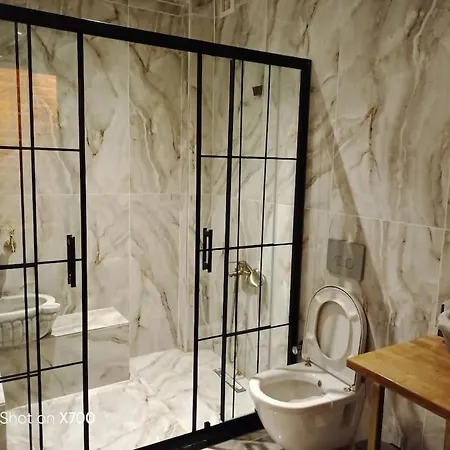 Taksim Meydana Komsu Cihangir De Genis 1+1 Apartament *