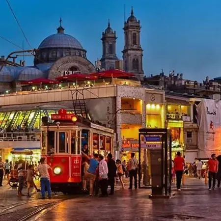 Taksim Meydana Komsu Cihangir De Genis 1+1 Apartament