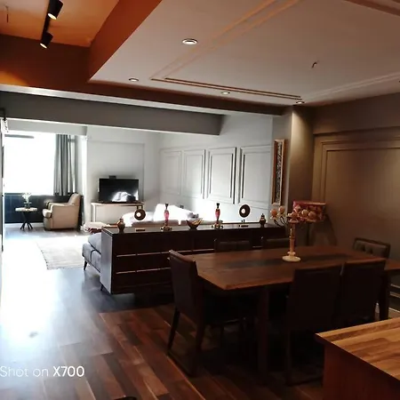 Taksim Meydana Komsu Cihangir De Genis 1+1 Apartament *